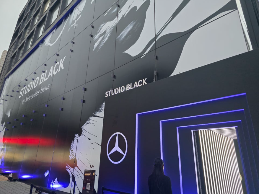 STUDIO BLACK by Mercedes-Benz